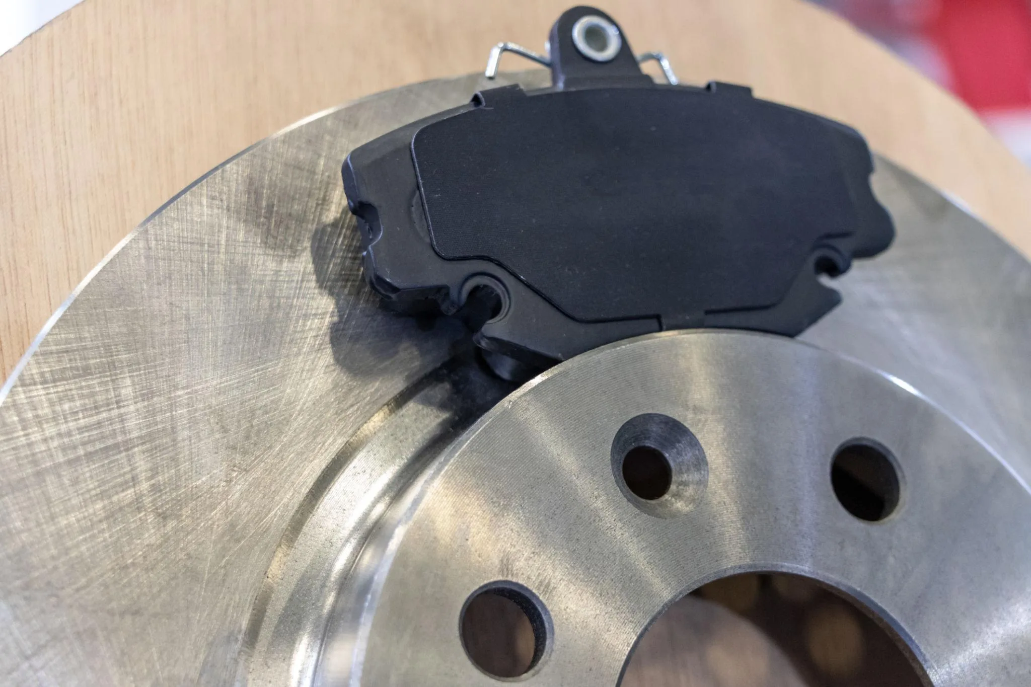 Signs of Worn Brake Pads and When to Replace Them – Complete Guide